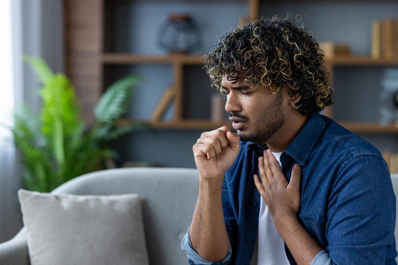 02 man coughing allergy symptoms